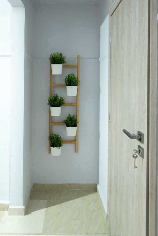 Cozy And Modern Studio Атина Екстериор снимка