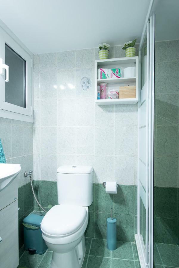 Cozy And Modern Studio Атина Екстериор снимка